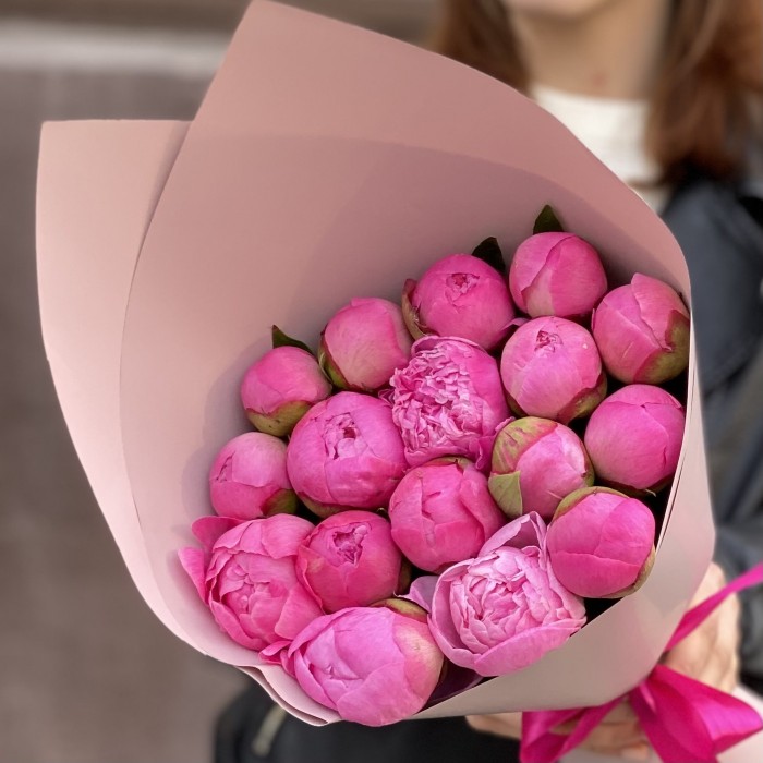 17 розовых пионов Флеминг